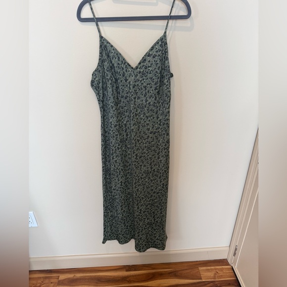 Time & Tru Dress Camo Green Animal Print Midi Slit Size Medium 8-10 - Picture 2 of 8